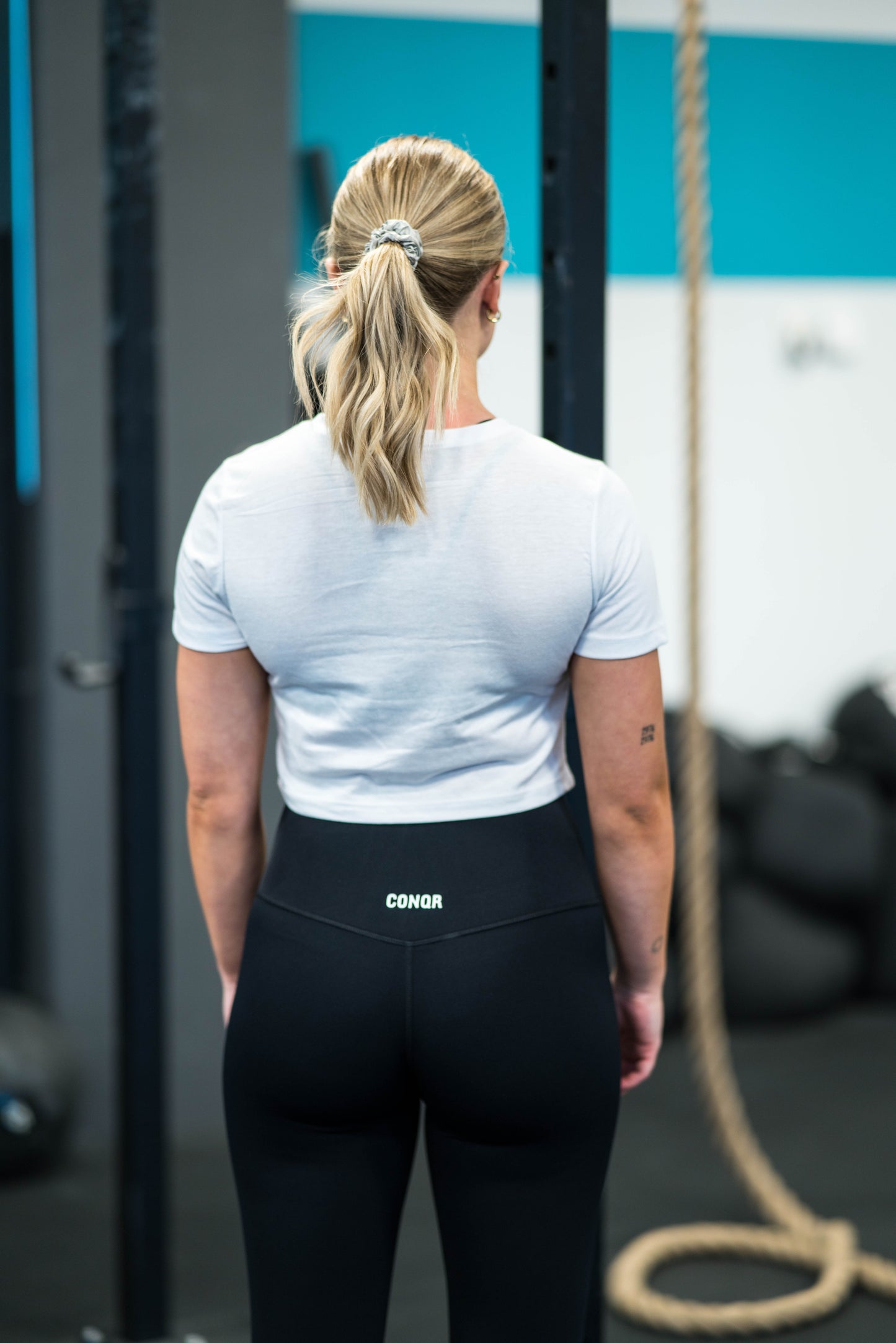 CONQR LITE CROPPED T-SHIRT WHITE