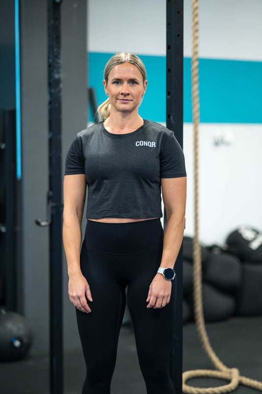 CONQR LITE CROPPED T-SHIRT BLACK