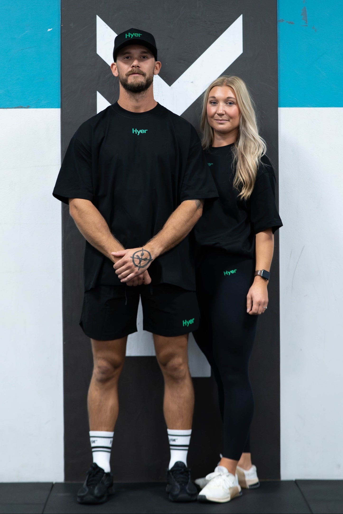 RISE HYER OVERSIZED TEE BLACK