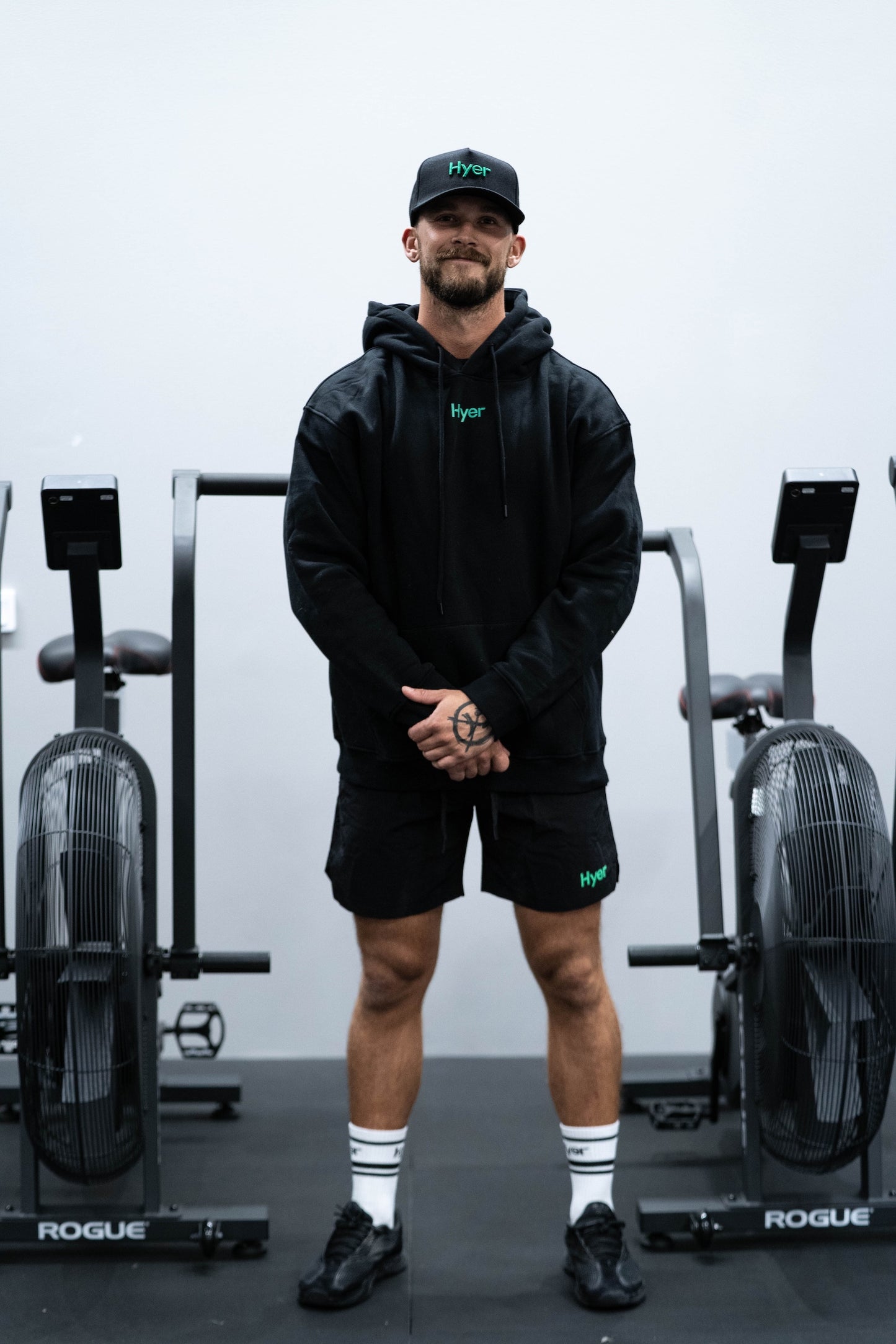 RISE HYER HOODIE BLACK